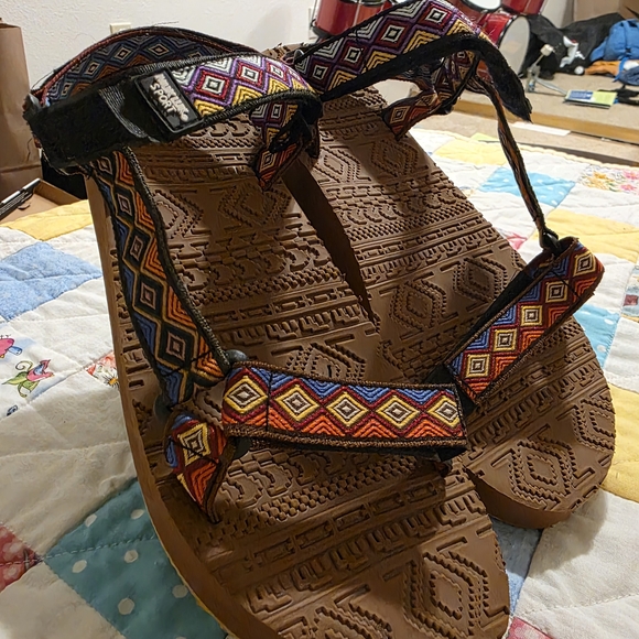 Multicolor Geometric Patterned Strap - Picture 3 of 5